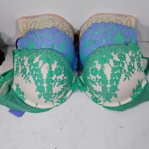 Victoria's Secret Green and Cream Lace Bra